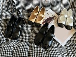 Chaussures habillées plates Chaussures de créateurs Chaussures de sport à tête ronde pour femmes 2024 Début du printemps Boucle en cuir de luxe Chaussures Mary Jane Chaussures de ballet confortables Canal