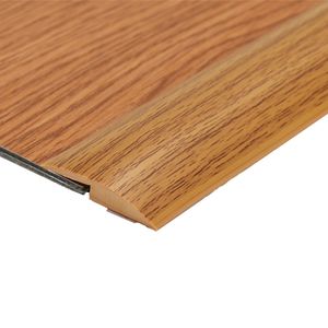 Platte laminaatvloer Strip Duurzaam PVC Materiaal Eiken Korrelontwerp 2 Wijd verbetert het uiterlijk van de vloergewricht