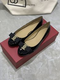 Chaussures habillées en cuir plat à bout rond pour femmes, nœud en cuir de veau haut de gamme, talons hauts carrés élégants, chaussures simples pour femmes