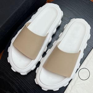 FLAT MULES designer pantoufles sandales couleur blanc Semelles compensées monogramme signature en relief hommes femmes nouvelles pantoufles à plateforme en mousse chausson confortable et facile