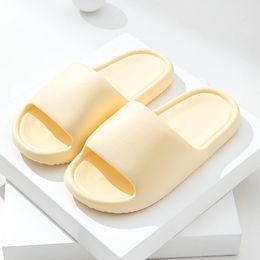 Pantoufles plates en caoutchouc pour femmes, maison de mode, sandales d'intérieur, chaussures de bain et de piscine, jaune