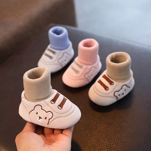 Platte schoenen Babysokjes Schoenen Baby Leuke Cartoon Kids Jongen Zachte Rubberen Zool Kind Vloer Sneaker Meisjes Walker 231216