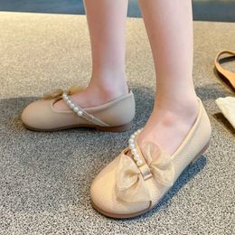 Chaussures plates Chic Kids Fashion Mary Janes pour la fête Shows Children Enfants Elegant 2023 Girls Leather Shoes Round-Toe Pearls Bow Flats Corée WX5.28