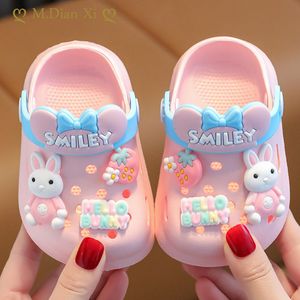 Chaussures plates Sandales pour enfants garçons filles 2023 été dessin animé plage antidérapant à semelles souples chaussures de jardin intérieur enfants bébé pantoufles de ménage 230909