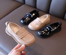 Chaussures plates enfants Chaussures scolaires pour garçons et filles 2022 Automne Style coréen Solie noir brillant enfants Fashion plate Muis de limons décontractés l9791185
