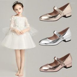 Platte schoenen Girls Patent Leather Performance Catwalk High-Haked Crystal Sexy Mode Peented Teen Kid Wedding Dikke hakken schoen