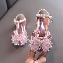 Flat Shoes Girls Sandalen Rhinestone Pearl Butterfly Dance Kinderschoenen Kinderen Princess Glitter Lederen feestjurk Wedding E615 H240504