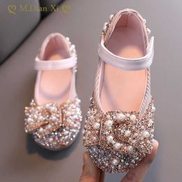 Chaussures plates Little Baby Girl Pink Strass Princess Party Enfants Pearl Bow Dancing Flats Toddler Girls Shining Performance Shoes P230314