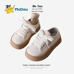 Flat Shoes Mo Dou Children's Casual 2023 Spring Nieuwe dikke zool sportschoenen Adem voor jongens en meisjes Koreaanse stijl Non-Slip P230314