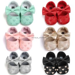 Zapatos planos PU Leather Princesa Princesa Colores Candy Colors Para Nacios recién nacidos Big Bown Body Res de regalo de regalos Prewalker para caminar zapatos para niños pequeños.