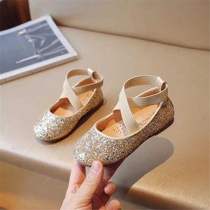 Platte schoenen lente herfst meisje schoenen Koreaanse versie kleine prinses studenten Dance Crystal Fashion Bean H240504
