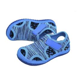 Platte schoenen zzfaber kinderen zachte sandalen voor babymeisjes jongens zomer kinderen mesh op blote voeten sport strandschoenen non slip casual sneakers 230823