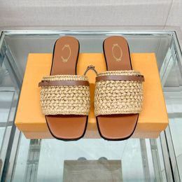 Toboganes planos zapatillas de diseño sandalias para mujeres piscina zapatillas de paja de la playa lafita mulas de hierba para mujer verano salto de zapatos frescos habitación al aire libre hardware antiguo de lujo