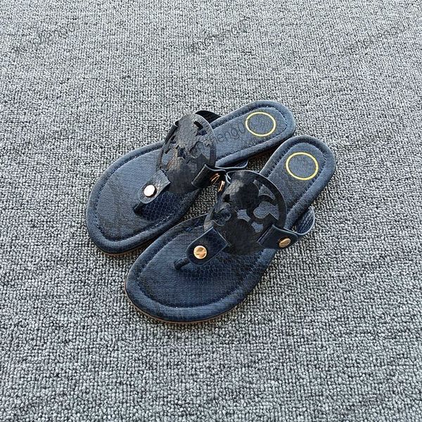 Pantoufles plates Pantoufles de créateurs Tongs Fashion Beach Chaussures en cuir de marque pour femmes Sandales noires mates avec sac à poussière Taille 35-41 Sac à poussière