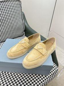 Platte zool Comfortabele Dr-schoenen Luxe designerschoenen Suede Damesmode Loafers Eenvoudige driehoekige gesp Hoge kwaliteit fabrieksschoen