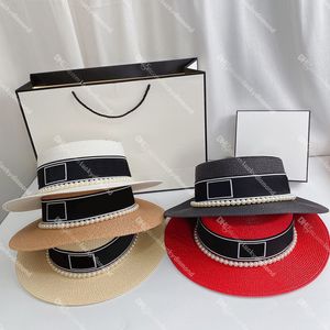 Chapeaux de paille plats Style anglais pour femmes, chapeau à large bord, chapeau de soleil de styliste avec perles, casquettes de plage pour dames
