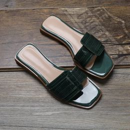 Pantoufles plates et modernes d'été pour femmes, chaussures d'extérieur concises, solides, peu profondes, pantoufles pour adultes, Chinelos 240322