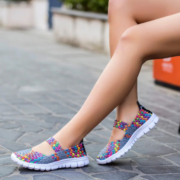 Flats 2022 zapatos para mujeres zapatos de deportes para caminar transpirable para mujeres zapatillas antideslizanes tejidos hechos a mano pisos de regalo madre talla grande