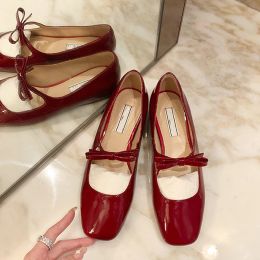 Flats 2023 Luxury Bowtie Mary Janes Femmes Square Toe Toe Shiny Leathersilk Flats Ballets Femmes Red Dance Party Ball Ball Wedding Shoes