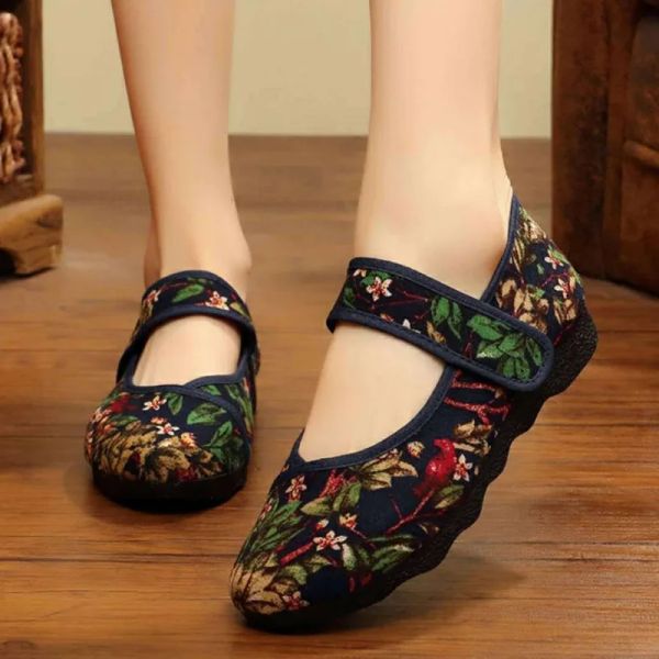 Flats Nuevos chinos bordados para mujeres de flores bordadas deslizan tela de algodón lino cómodo bailarina zapatos planos nuevos rojos