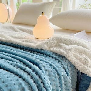 Fleece Blanket Travel Airplane Shawl Sofá cobertores lança manto de veludo leite para cobertores de cama de inverno Oferece Siesta 240119