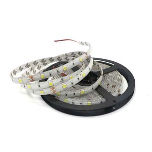 Flexibele RGB Multi-Color LED Strip Light DC 12V 150 300 LED's Niet-waterdicht / Waterdichte SMD 5050 LED-lichtstrip 5m Roll