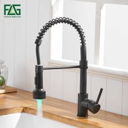 FLG 2 Functie Water Outlet LED Keukenkranen Geborsteld Nikkel en Black Sink Kraan Trek Keukenmixer Tik 9009B 210719