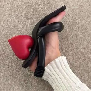 Talons talons sandales coeur slipper femme rouge été 2024 toe toe en forme de slingback noir chaussures de mode fo 0c4