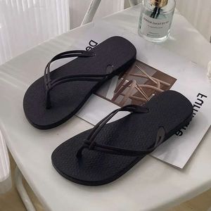 flip-flops dragen vrouwelijke zomer 2024 Casual niet-slip bad strandschoenen modeparen clip-on boar 3D8