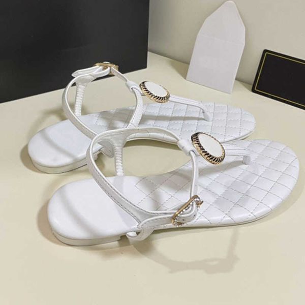 Flip Toe Sandals à fond plat 2023 Design Spring New Style Small Fragrance Clipt Foot Rhinaistone Roman Herringbone Polvyle Shoe Clearance