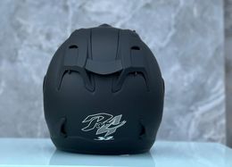 Casco de motocicleta de cara completa blanca y negra flotada, motocicleta de motocicleta de cascos todoterreno en motocicleta de carrera fuera de carretera