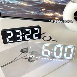 Horloges de sol Horloge LED Chevet Alarme numérique intelligente Table de bureau Montre de bureau électronique Snooze Funtion Réveil USB 230613