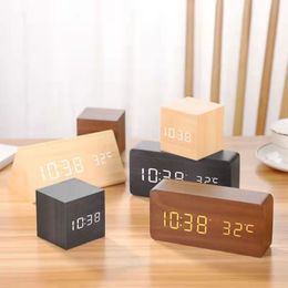 Horloges de sol multicolore contrôle du son en bois carré en bois réveil LED Table de bureau thermomètre numérique USB AAA affichage de la date 230613