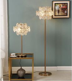 Vloerlampen American Light Luxury Crystal Lamp Woonkamer Noordse retro koper Verticale studie Slaapkamer Bedlampvliegvloer