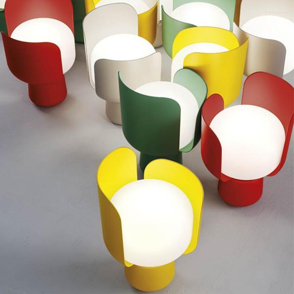 Lámparas de pie, lámpara de mesa Blom, diseño italiano, pétalos giratorios, luz de color nórdico, sala de estar para niños, decoración de estudio, escritorio bonito