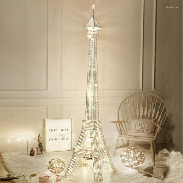 Lámparas de pie Eiffel Tower Lámpara de diseño creativo de alta gama dormitorio de sala de estar simple atmósfera artística cálida luz decorativa