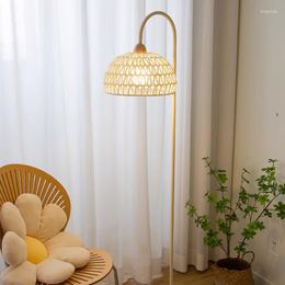 Staande lampen Elegante staande woonkamer Warme verlichting Minimalistische Europese lamp Nordic Dimbaar Lampada Da Terra Decor