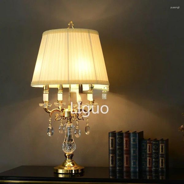 Lampadaires européens modernes ly d40cm H75cm LED Golden Alloy Crystal Table Light Desk Wedding Candabra pour la lampe AC Éclairage