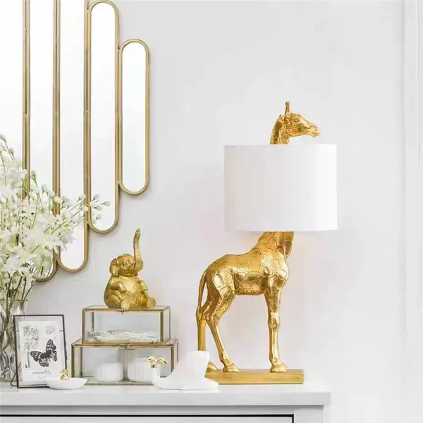 Lámparas de piso Factory Fabricación Diseñador Resina Animal Jirafa Lámpara de mesa de oro Luces de decoración del hogar de oro E26/E27 Soporte