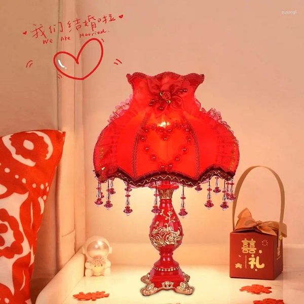 Lampadaire de lampadaire table cadeau chambre chambre romantique et confortable style européen lampe de chevet lanterne rouge mariage li