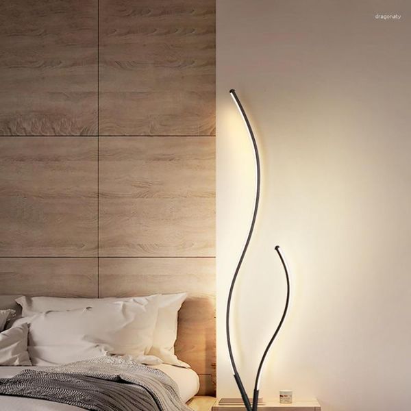 Lámparas de piso Lámparas Sala de estar simple Moderno Nordic Creative Home Sofá junto al dormitorio Ins Viento Personalidad Diseño LED