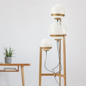 Vloerlampen LED LAMP BALL Glas voor woonkamer Noordse decoratie Home Stand Three Legged Vertical Light Artures E27