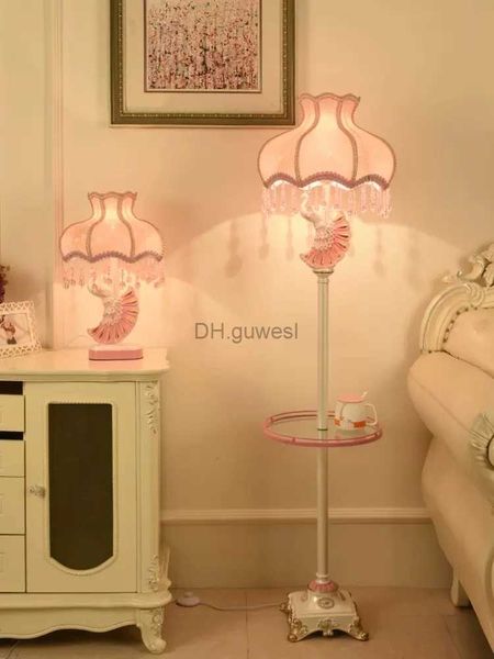 Lampadaires salon table basse lampadaire rétro rose chambre mariage paon résine chevet vertical YQ240130