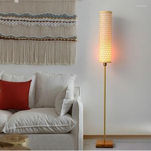 Lámparas de pie Lámpara tejida de bambú creativa moderna Tubo largo Luz LED hecha a mano para comedor Dormitorio Sofá Decoración de pie