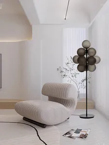 Lampadaire moderne créatif de la série de balles de canapé violet créatif tendance décoration de maison douce chaude douceur unique pour le salon