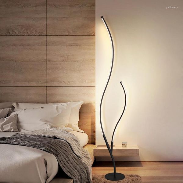 Lampadaires Moderne LED Salon Coin Lampe Chambre Tête De Lit Ménage Décoration Noir Créatif Branche D'arbre Éclairage Vertical