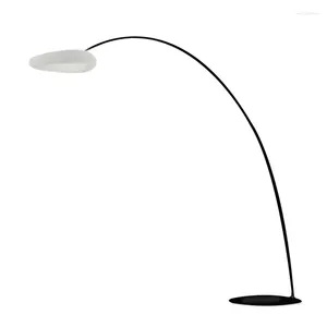 Lampadaires Design minimaliste moderne Lampe de salon Noir Blanc Fer Peinture LED Éclairage Intérieur Thermoplastique Nuage Debout Luminaire