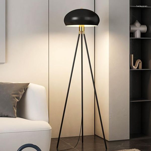 Lampadaires Nordique Noir Blanc Salon Debout Designer El Décoration Trépied Métal LED