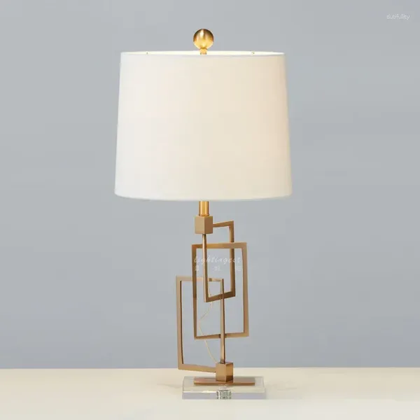 Lámparas de pie Diseñador nórdico Moderno El Sala de estar Dormitorio Minimalista Decoración de arte creativo Lámpara de mesa decorativa de cristal