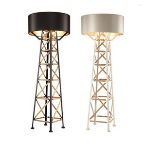 Lampadaire nordique LED Tripot Light Post moderne Salon debout debout Eiffel Tower El Éclairage Lampe de chevet